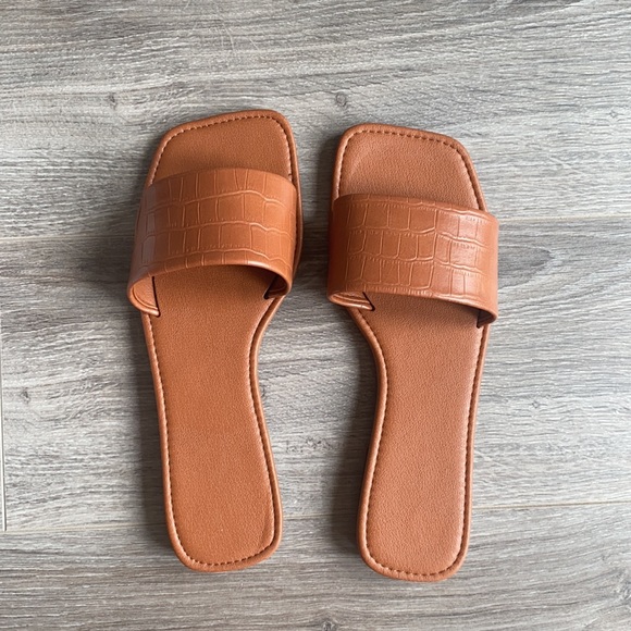 Brown slip on sandals - Picture 1 of 3